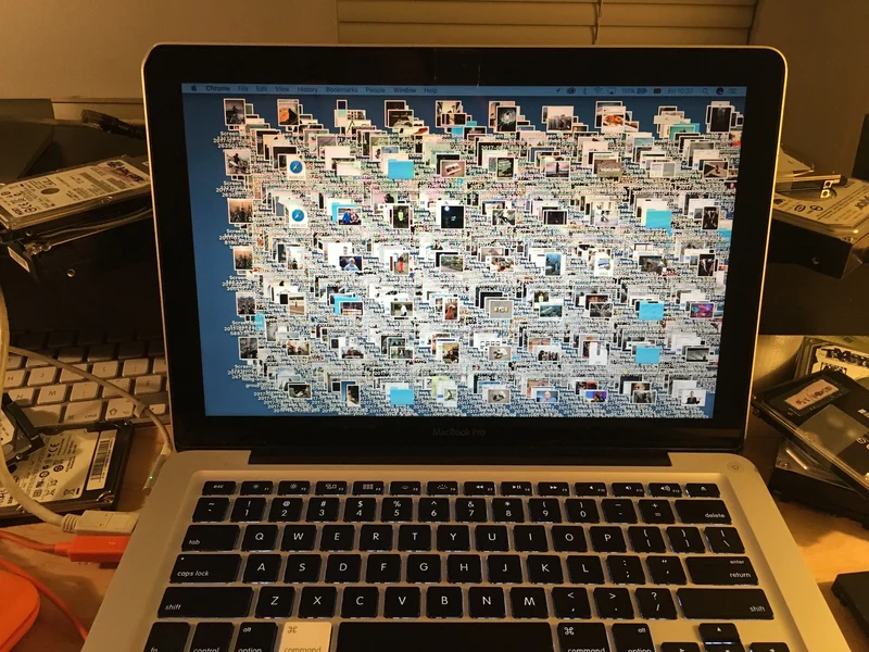 Exampleofdigitalhoarding_cluttereddesktop001.webp